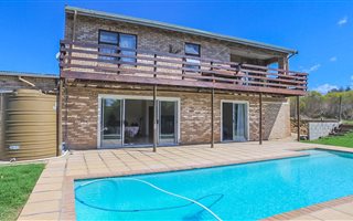 4 Bedroom House in Jeffreys Bay