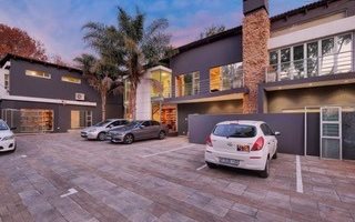 668 m² Office Space in Parktown North