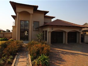 5 Bed House in Savannah Country Estate