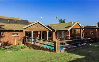 3 Bedroom House in Heuweloord
