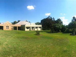 71 ha Farm in Byenespoort