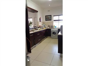 3 Bed Flat in Melrose North