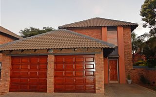 3 Bedroom Simplex in Heuwelsig Estate