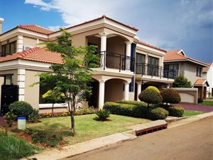 4 Bed House in Monavoni
