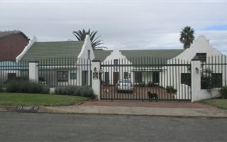 5 Bedroom House in Observation Hill