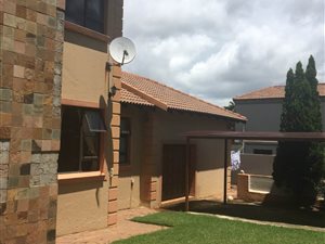 4 Bed House in Country View