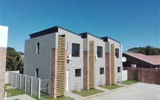 2 Bedroom Townhouse in Newton Park