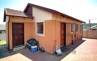 3 Bedroom House in Mahube Valley