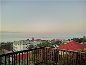 8 Bed House in Mossel Bay Central