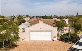 5 Bedroom House in Eikenbosch