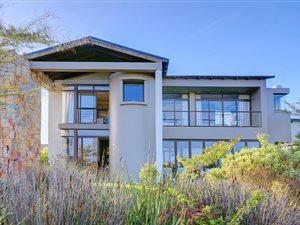 4 Bed House in Oubaai and surrounds