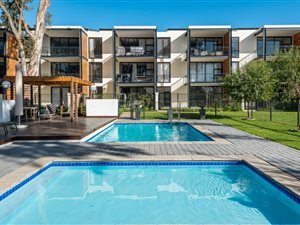 3 Bed Apartment in Paardevlei