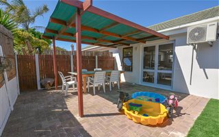 2 Bedroom House in Tableview