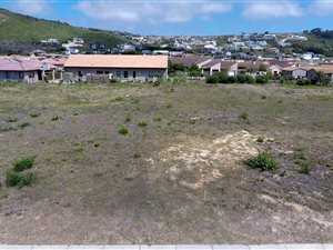 590 m² Land available in Plettenberg Bay