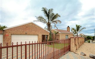 4 Bedroom House in The Crest