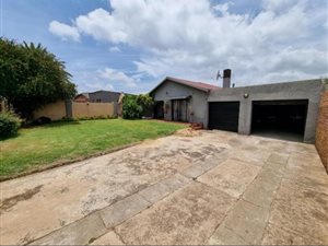 3 Bed House in Estera