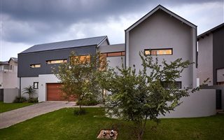 4 Bedroom House in Waterfall Estate