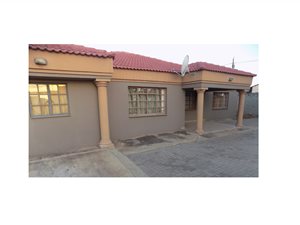 3 Bed House in Ivy Park