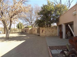 3 Bed Cluster in Bloemspruit