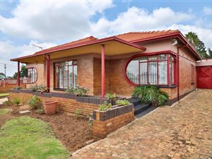 3 Bed House in Rewlatch