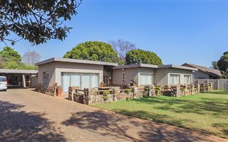 5 Bedroom House in Lyttelton Manor