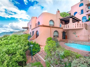 4 Bed House in St James