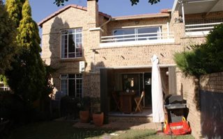 3 Bedroom Townhouse in Moreleta Park