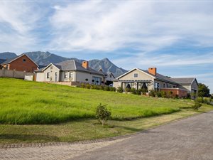 711 m² Land available in George Central