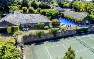 6 Bedroom House in Bishopscourt