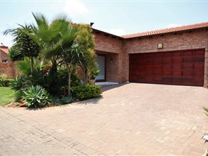 3 Bed House in Honeydew Manor