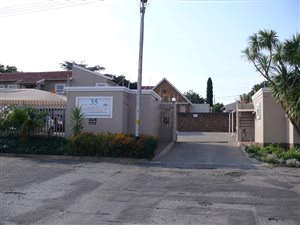 2 Bed Townhouse in Wannenburghoogte
