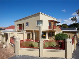 6 Bed House in Rondebosch East