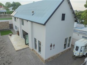 4 Bed House in Oatlands