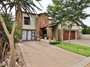 4 Bed House in Rietvalleirand