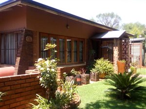 2 Bed House in Vanderbijlpark CW2