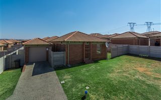 3 Bedroom House in The Reeds