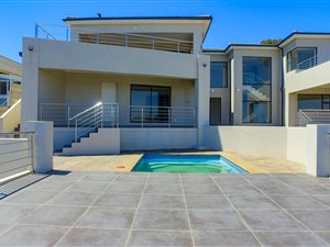 6 Bed House in Sonstraal Heights