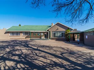 11 Bed House in Horison Park