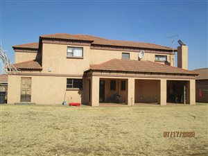 4 Bed Townhouse in Vanderbijlpark SE8