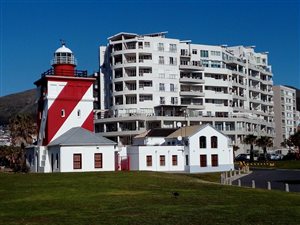 2 Bed Apartment in Mouille Point