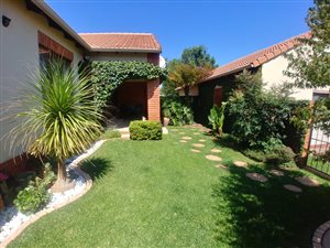 3 Bed Townhouse in Rietvlei Heights Country Estate