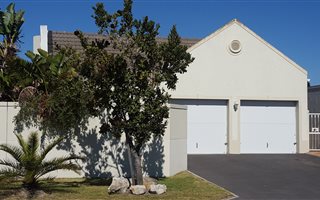 3 Bedroom House in Sunningdale