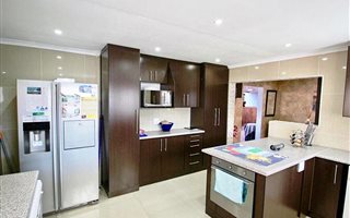 4 Bedroom House in Bothasig
