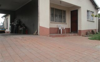 3 Bedroom House in Olievenhoutbosch