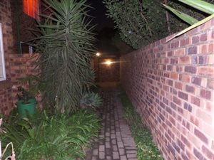 2 Bed Townhouse in Weavind Park
