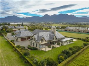 5 Bed House in Fancourt