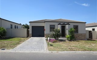 3 Bedroom House in Protea Heights