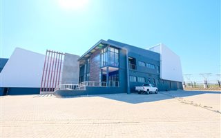 1298 m² Industrial space in Louwlardia