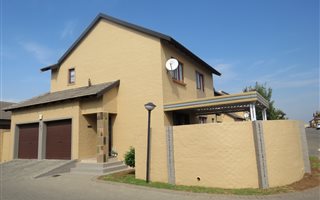 3 Bedroom Duplex in Carlswald Estate