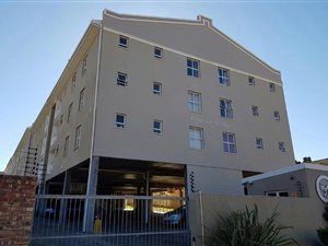 3 Bed Apartment in Sunnyside